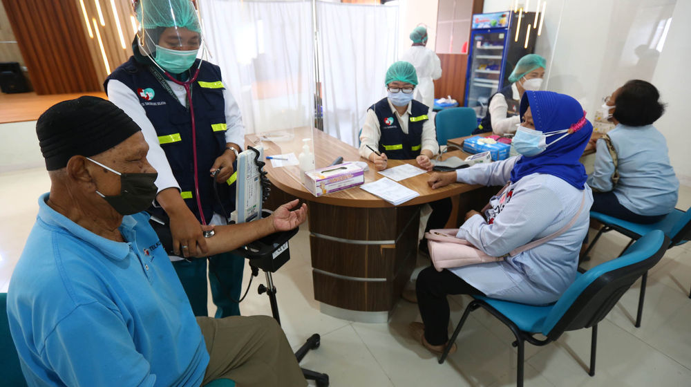 Penyuntikan Vaksin Booster Tangsel - Panji 3.jpg