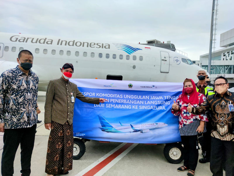 Maskapai penerbangan nasional PT Garuda Indonesia (Persero) Tbk (GIAA) pada hari ini meresmikan layanan penerbangan langsung khusus kargo rute Semarang-Singapura setelah meneken kontrak dengan Pemprov Jawa Tengah, Kamis, 13 Januari 2022.