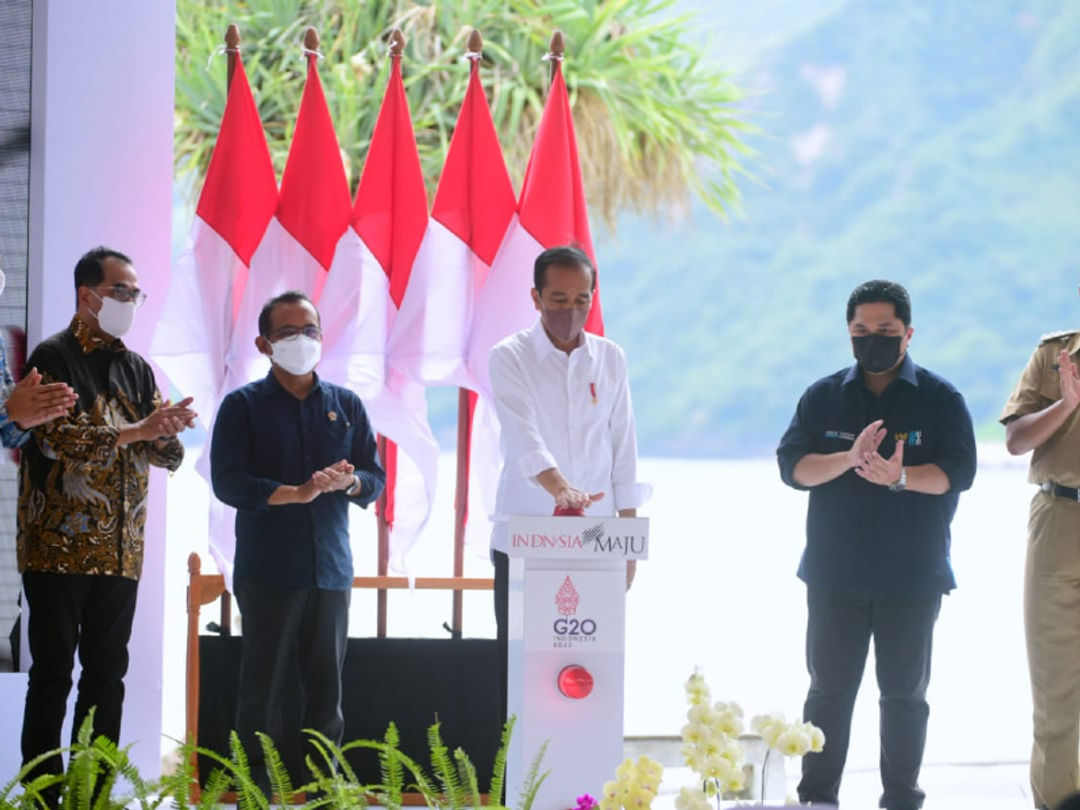 Presiden Joko Widodo meresmikan Holding Badan Usaha Milik Negara (BUMN) Pariwisata di Pantai Kuta Mandalika, Lombok Tengah, Nusa Tenggara Barat (NTB), Kamis, 13 Januari 2022.