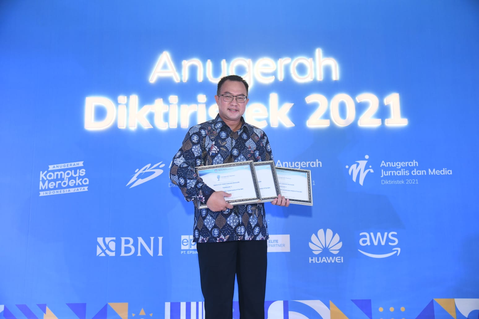 IPB Raup Tujuh Penghargaan Anugerah Diktiristek 2021