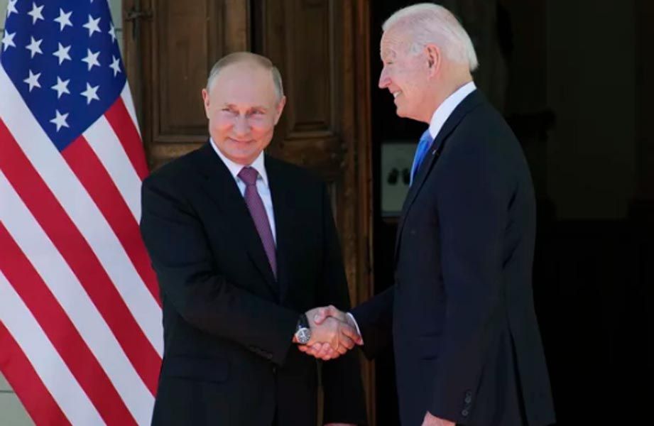 Presiden Rusia Vladimir Putin (kiri) dan Presiden Amerika Joe Biden.