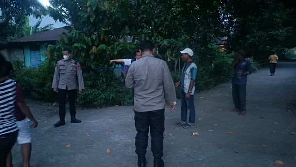 Kapolres Flotim Menyambangi Rumah Warga, Ajak Ikut Vaksinasi Covid-19