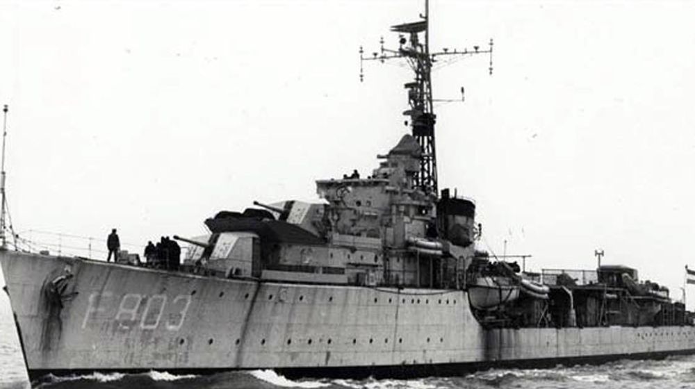 Frigat-Belanda-Hr.-Ms.-Evertsen-F803.jpg