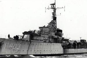 Frigat-Belanda-Hr.-Ms.-Evertsen-F803.jpg