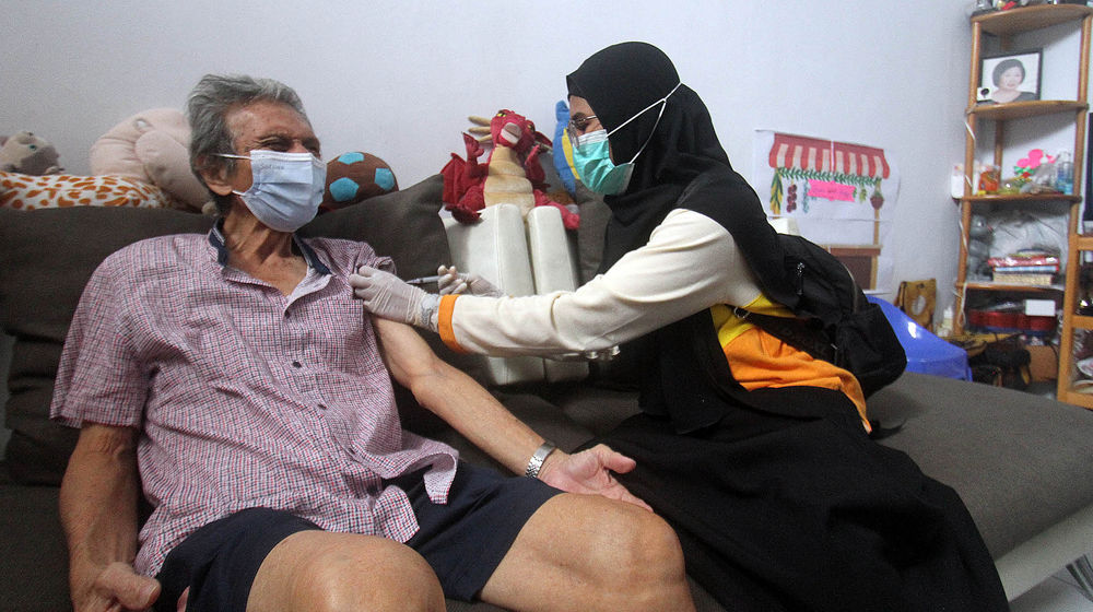 Vaksin Door To Door Lansia - Panji 7.jpg