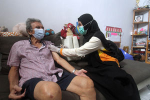 Vaksin Door To Door Lansia - Panji 7.jpg