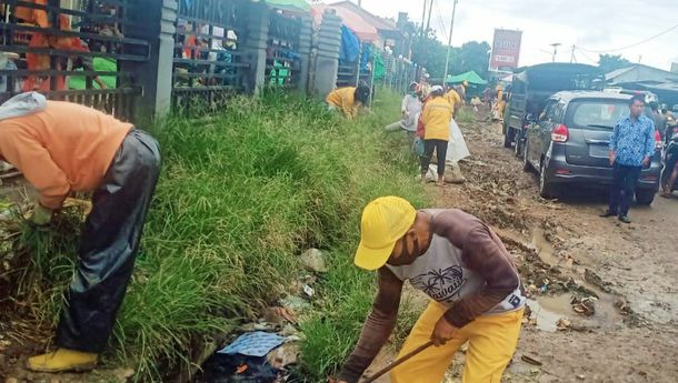 Pemda Mabar Lakukan Pembersihan Sampah di Pasar Wae Kesambi Labuan Bajo