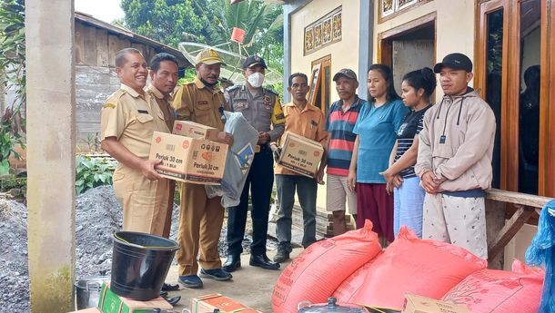 Dinsos dan BPBD Matim Salurkan Bantuan Untuk Korban Bencana Kebakaran Rumah di Lamba Leda Selatan