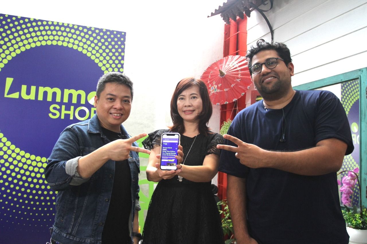 Krishnan Menon, Founder dan CEO Lummo (kanan), bersama Dewi, Salam Resto Owner (tengah) dan Fandi Silalahi , VP Community and Merchant Success Lummo