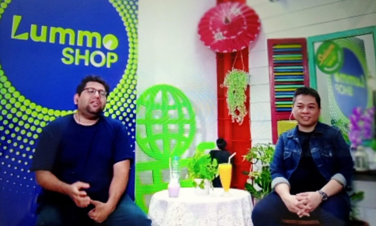 Founder dan CEO Lummo Krishnan Menon bersama VP Community and Merchant Success Lummo Fandi Silalahi (kiri) dalam acara re-branding TOKKO di Jakarta