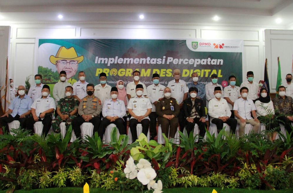 Gubernur Bengkulu Rohidin Mersyah bersama camat se Provinsi Bengkulu. (foto : istimewa)