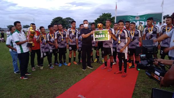 Bupati Sikka Mengapresiasi Panitia dan Pengurus Askab PSSI Sikka yang Sukses Selenggarakan Askab Cup 1 