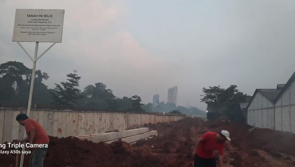 PUPR Lalai Bayar Ganti Rugi,  Warga Tutup Lahan Proyek Turab Cisadane dengan Pagar Besi