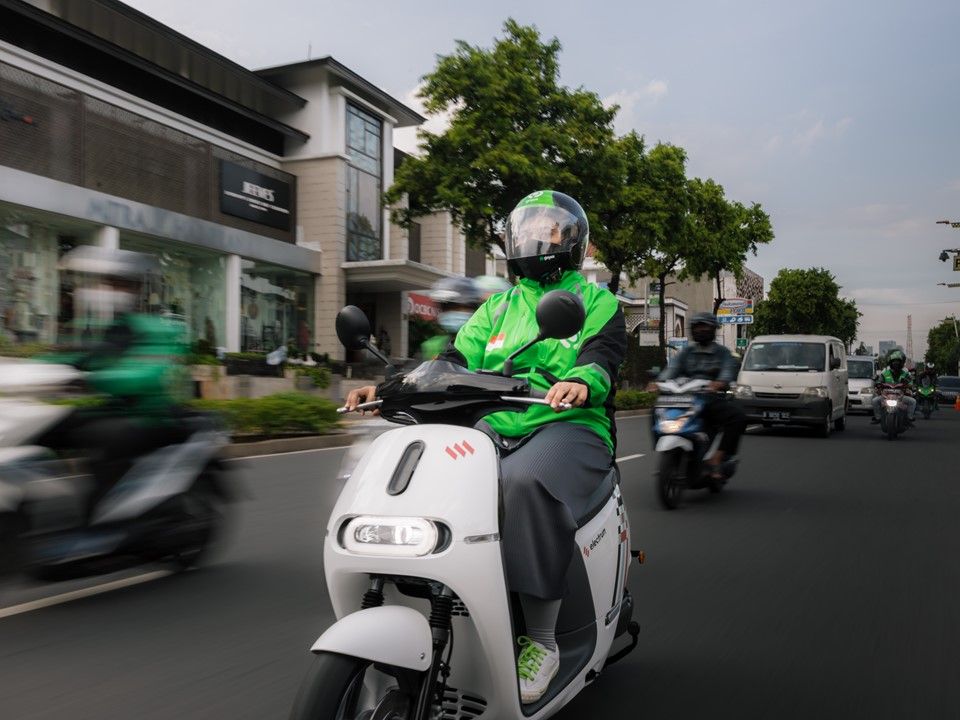 Electrum menjalin kerja sama dengan Gogoro untuk mendukung ekosistem kendaraan listrik roda dua di Indonesia.