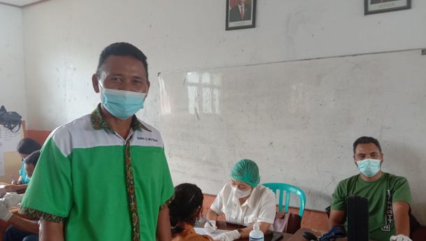 Ratusan Pelajar SMP 11 Ruteng Terima Vaksin Tahap 1, Ini Harapan Kasek Silvister