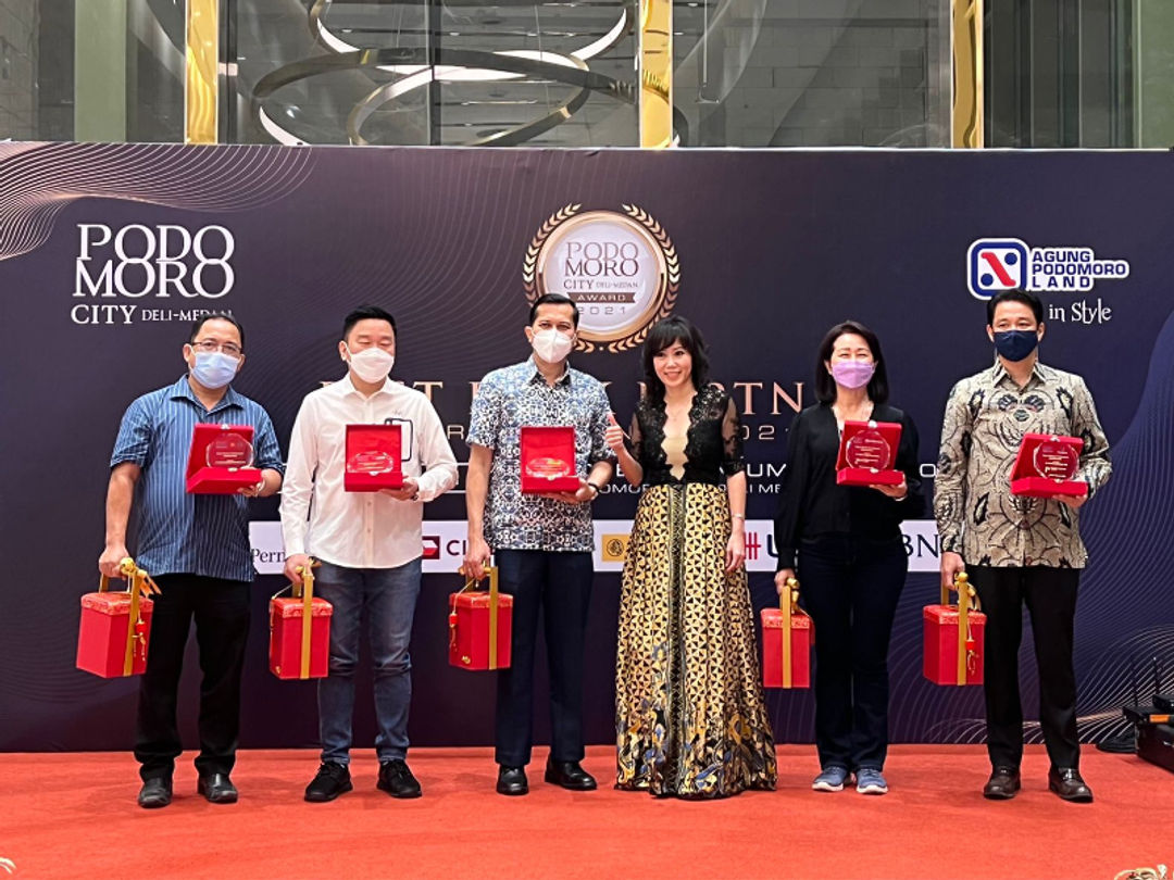  Podomoro City Deli Medan memberikan penghargaan dan apresiasi kepada lima bank yang selama ini berkolaborasi dan berkontribusi dalam pendapatan dan penyaluran Kredit Pemilikan Apartemen (KPA) dalam acara Podomoro City Deli Medan Awards 2021, Jumat, 21 Januari 2022.