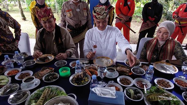 Ganjar Pranowo Nyeruit Bareng Tokoh Adat Lampung