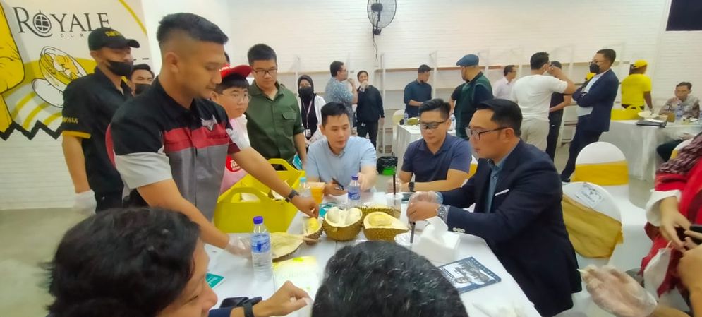 RK makan durian bersama crazy rich surabaya