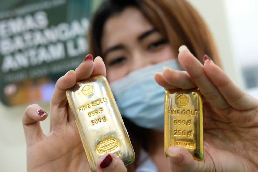 Awal Pekan Harga Emas Antam Turun Rp 1.000 Menjadi Rp944.000 Per Gram ...