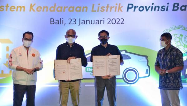 penandatanganan Nota Kesepahaman antara ITS Indonesia dengan WRI Indonesia tentang kerjasama percepatan kebijakan transportasi rendah emisi di Provinsi Bali. | Kementerian Perhubungan.