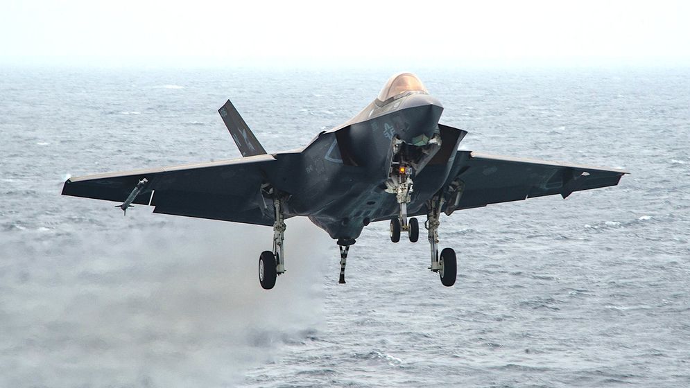 f-35c-landing-mishap-carl-vinson.jpg