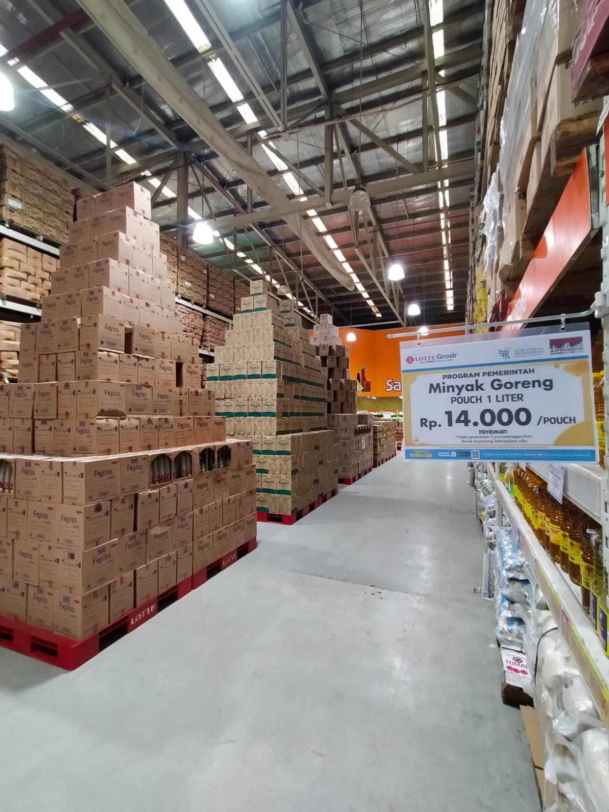 Penetapan minyak goreng satu harga di Lotte Grosir