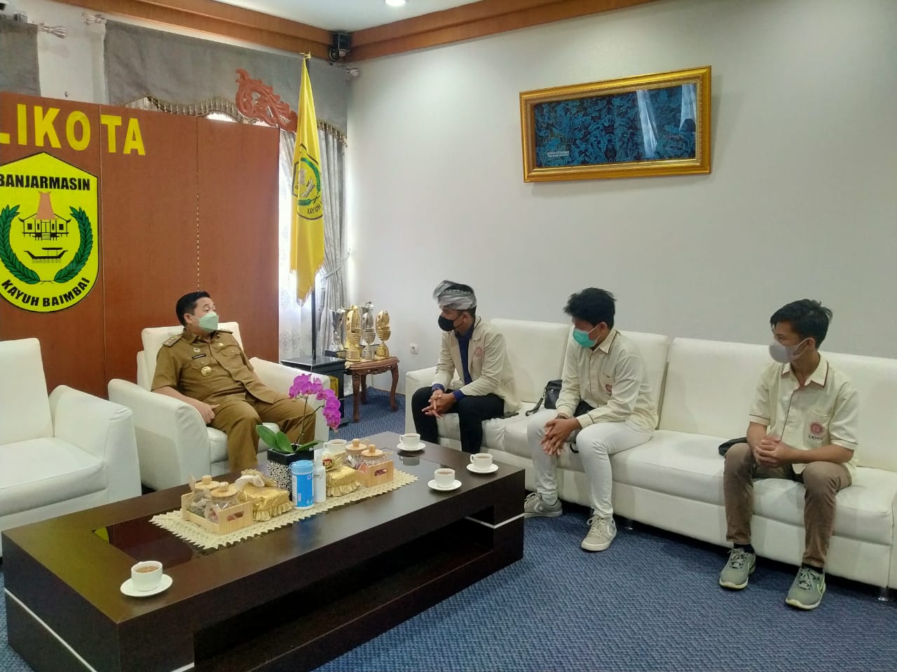 Walikota Banjarmasin Ibnu Sina menerima kunjungan audiensi Pengurus Cabang Kesatuan Mahasiswa Hindu Dharma Indonesia (PC KMHDI) Banjarmasin, di Balai Kota.