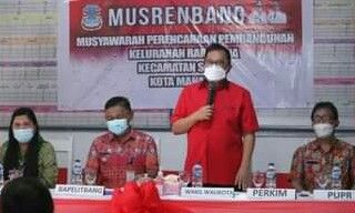 Wakil Wali Kota Manado, dr. Richard Sualang menghadiri Musrembang Kelurahan Ranotana. (Foto:Istimewa)