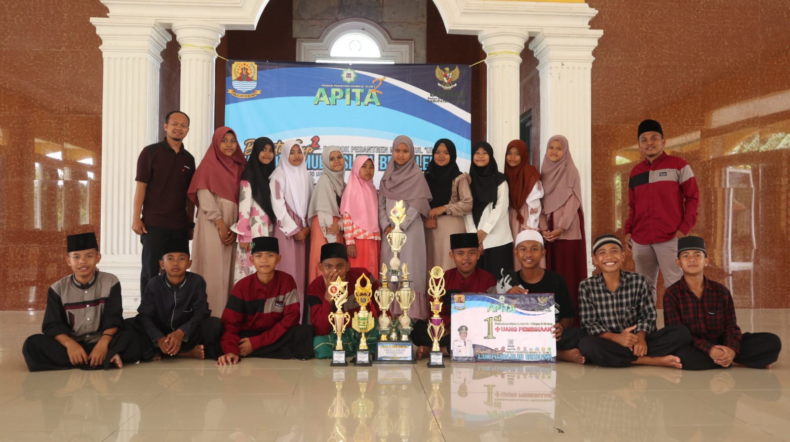 Boyong Tiga Gelar, SMP IT Al Marwat Cirebon Jadi Juara Umum Bupati Cup 2022