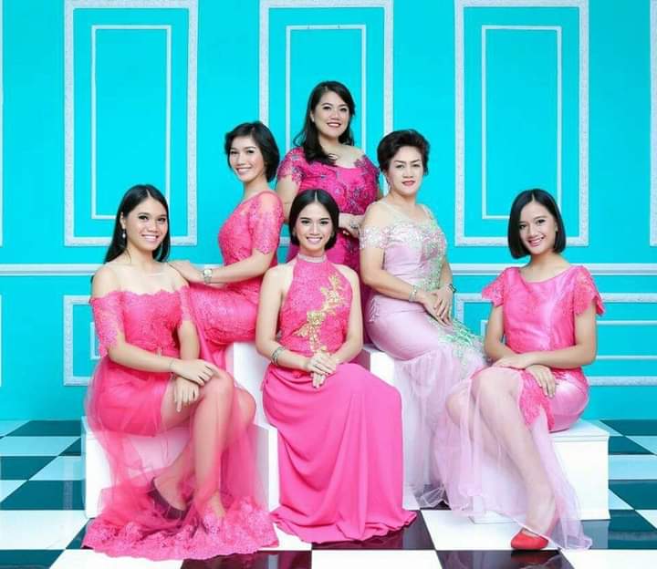 Keluarga Pendeta Magritha Dolos. (Foto:Istimewa)