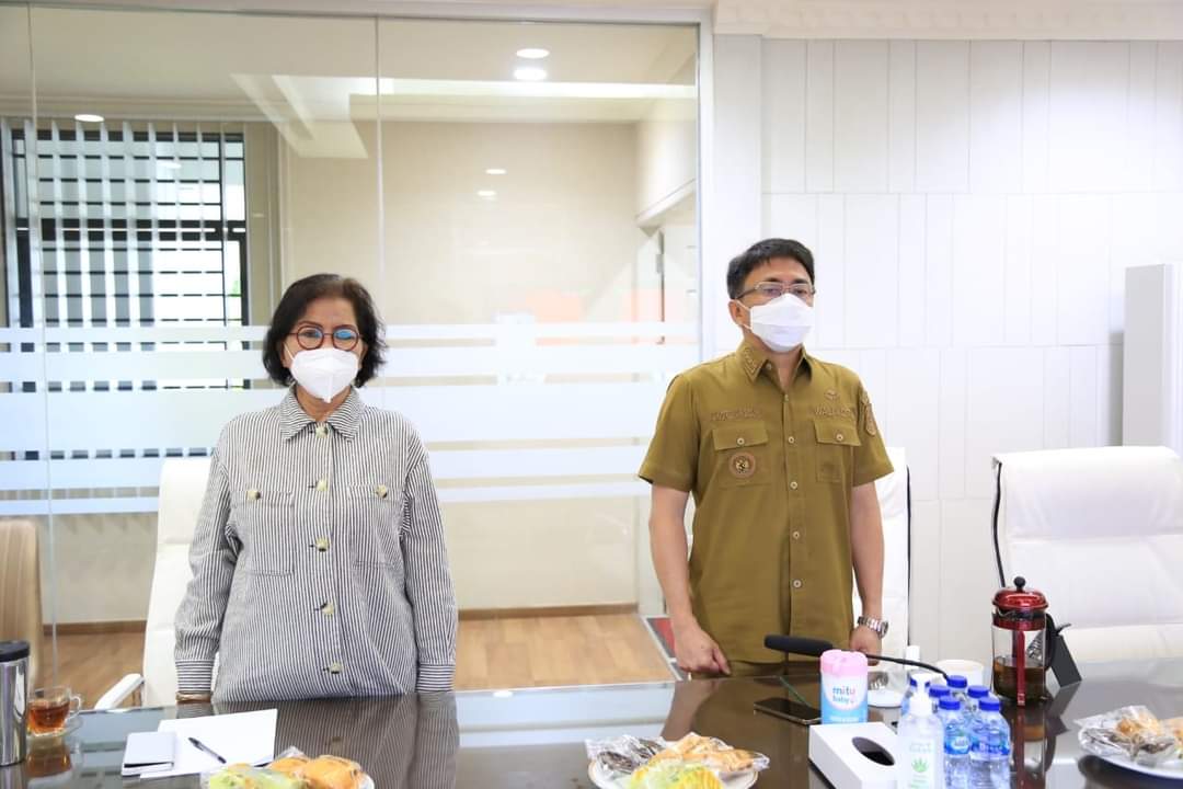 Wali Kota Manado, Andrei Angouw dan Ketua DPRD Aaltje Dondokambey saat mengikuti rakor dengan BPK dan Mendagri. (Foto:Istimewa)