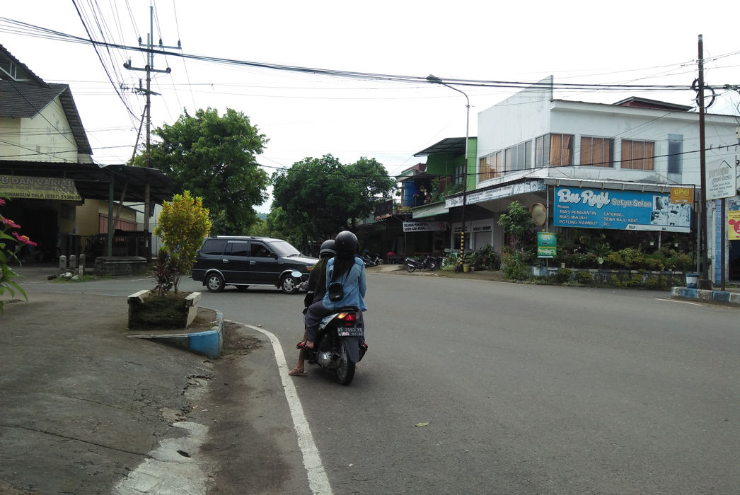 Perempatan Arjowinangun, salah wilayahnyang dihuni sebagian warga keturunan Tionghoa di Pacitan Halopacitan/Dias Lusiamala