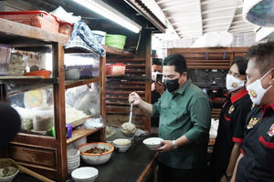 Omicron Melonjak, Erick Ajak Pedagang Tetap Optimis dan Disiplin Prokes.jpg