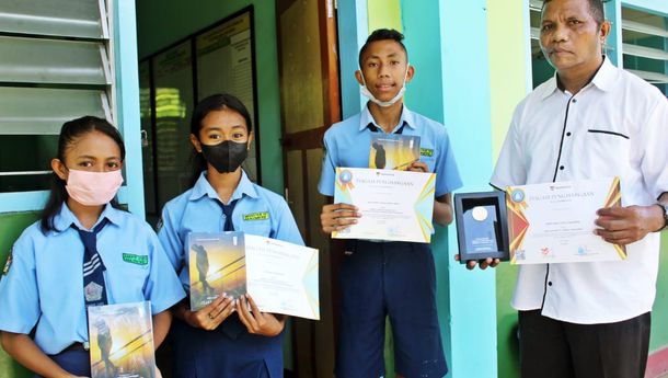 100 Siswa SMPK Virgo Fidelis Maumere Mendapat Predikat Sebagai Penulis Nasional 2021