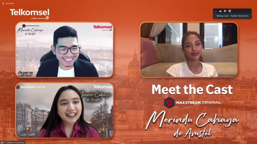 Meet The Cast Merindu Cahaya de Amstel yang merupakan film orisinal MAXstream yang diadaptasi dari novel romansa populer karya Arumi E. 