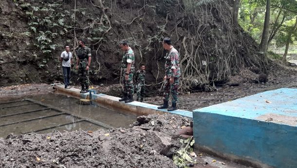 Dandim 1603 Sikka Tinjau Lokasi Bak Transi dan Bak Penampung Pompa Hidram di Desa Lela, Kabupaten Sikka