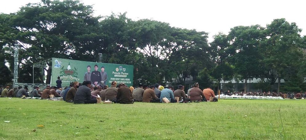 Duduk berdoa besrama.jpg