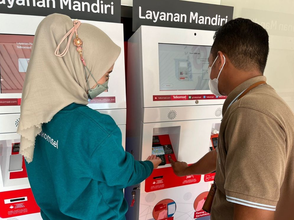 MyGraPARI yang merupakan media pelayanan Walk In Telkomsel yang bersifat digital dan dapat diakses secara mandiri (self-service) oleh pelanggan baik di GraPARI (Pusat Layanan Telkomsel) maupun area publik. 