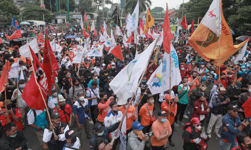 Demo Buruh Geruduk Kemenaker .jpg