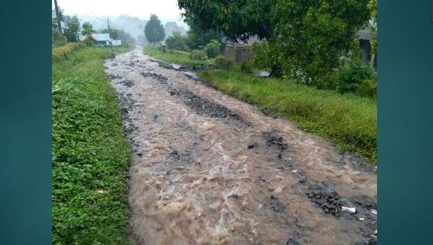 Akibat Curah Hujan Tinggi,  Kerusakan Jalan Raya di Desa Pong Ruan  Jadi Makin Parah