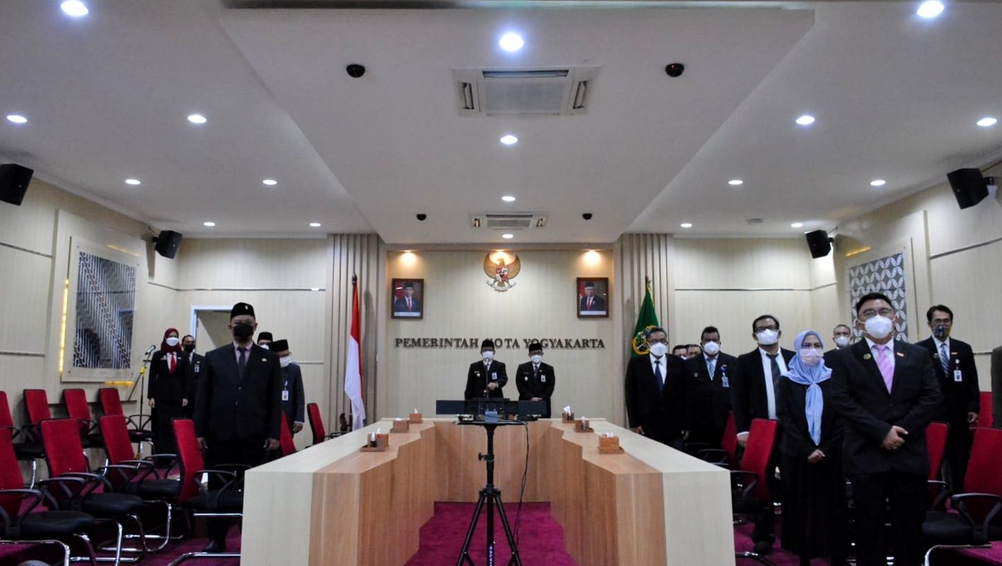 Walikota Yogyakarta Haryadi Suyuti melantik Indra Bastian sebagai Dewan Pengawas Independen Perumda BPR Bank Jogja masa jabatan tahun 2022-2026.