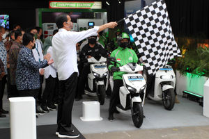 Uji Motor Listrik Jokowi - Panji 6.jpg