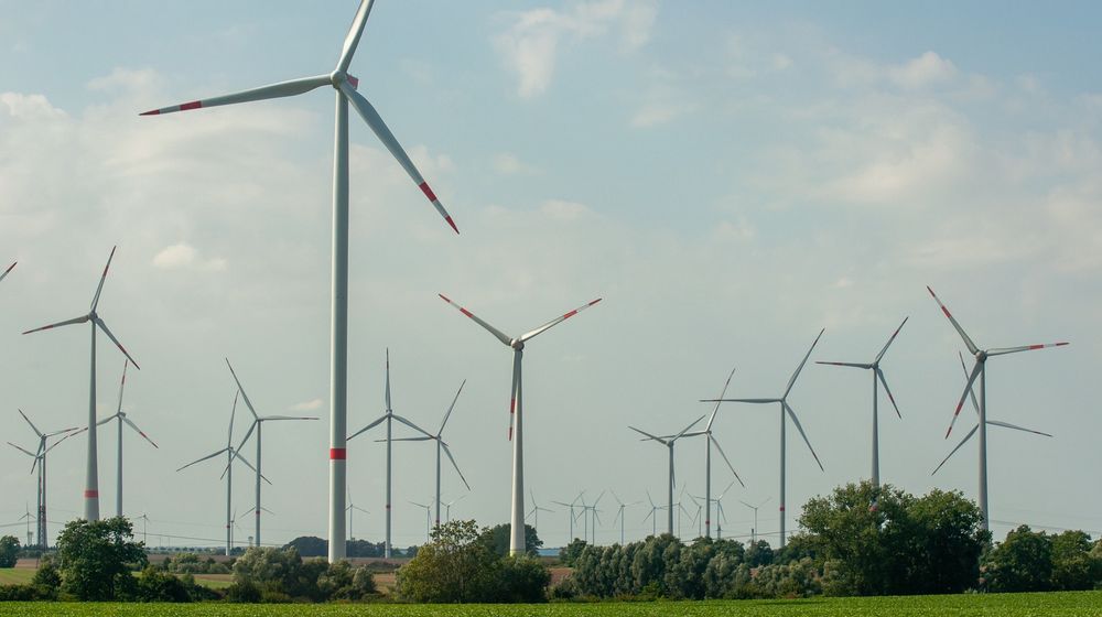 windmills-gf898f7c5b_1920.jpg