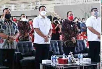 Wakil Gubernur Sulut, Steven Kandouw, Bupati Minahasa Roy Roring, Wabup Minahasa Robby Dondokambey dan Rio Dondokambey dalam ibadah bersama KKPGA Rayon Minahasa. (Foto:Istimewa)