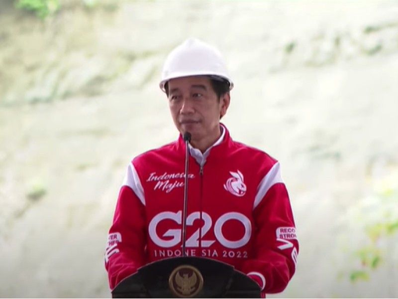 Presiden Joko Widodo meresmikan dua pembangkit listrik tenaga air (PLTA) milik Kalla Group di Kabupaten Poso, Sulawesi Tengah dan Kabupaten Tana Toraja, Sulawesi Selatan, Jumat, 25 Februari 2022.