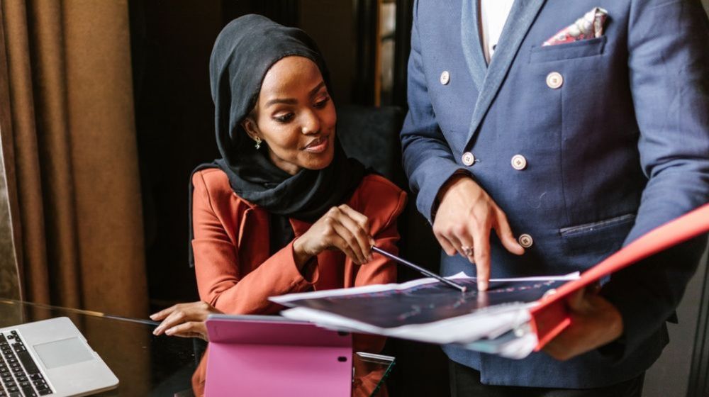 Selain menguasai kemampuan dalam suatu bidang terkait, seorang freelancer juga dituntut untuk mampu memasarkan dirinya sendiri agar bisa menarik perhatian calon klien. 