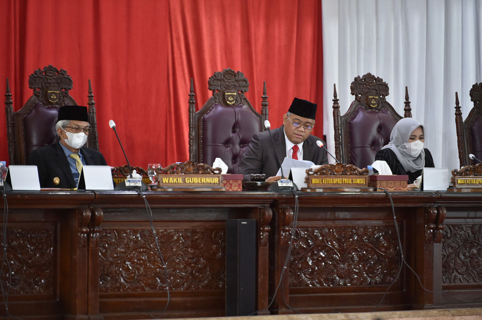 Wakil Ketua DPRD Provinsi Sumsel, H.M. Giri Ramanda N Kiemas, SE, MM yang didampingi oleh Wakil Ketua DPRD Provinsi Sumsel, Kartika Sandra Desi, SH, dan dihadiri oleh Wakil Gubernur Ir. H. Mawardi Yahya serta Sekretaris Daerah; SA Supriono memimpin Rapat Paripurna ke XLV (45), dengan agenda penjelasan Badan Pembentukan Peraturan Daerah (Bapemperda) tentang perubahan dan penambahan Propemperda Provinsi Sumsel tahun 2022.