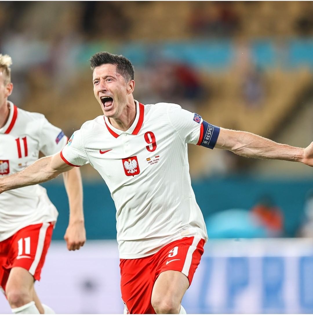 Robert Lewandowski mendukung keputusan Timnas Polandia yang menolak bertanding kontra Rusia.