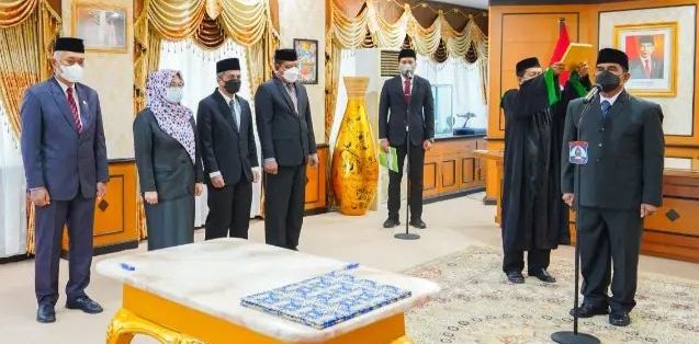 Wakil Ketua Dewan Perwakilan Rakyat Daerah (DPRD) Balikpapan Budiono menghadiri pelantikan dan pengambilan sumpah janji Pejabat Sekretaris Daerah (Sekda) Kota Balikpapan Muhaimin