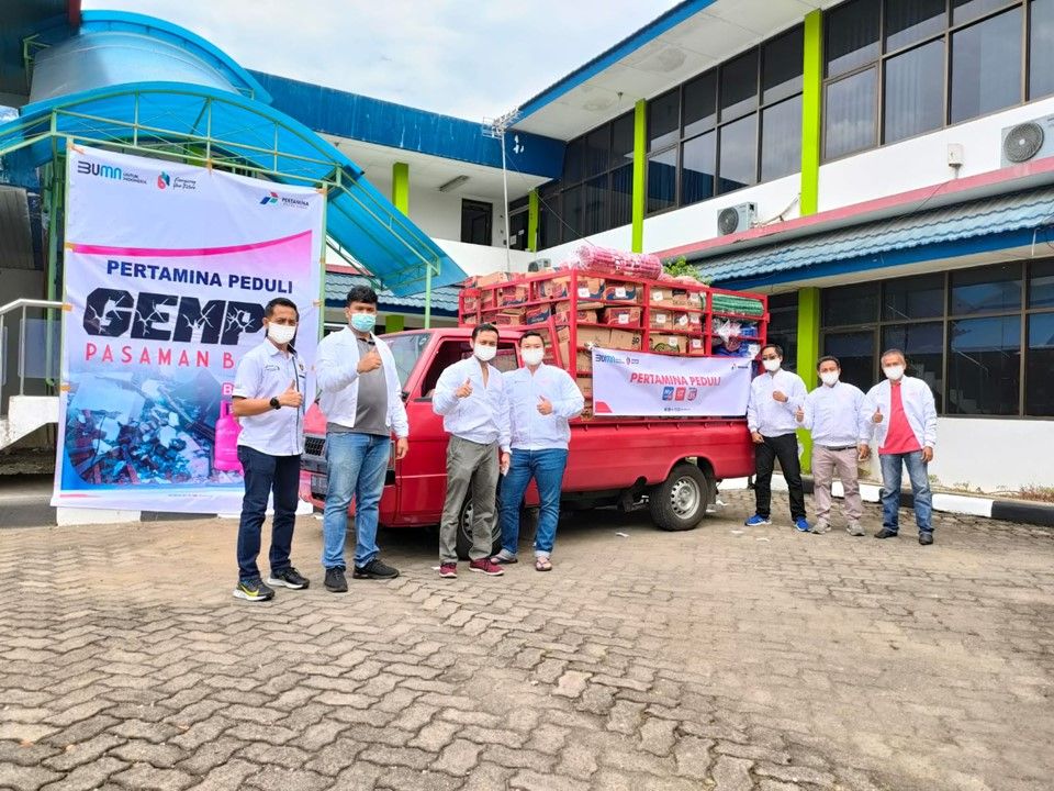Pertamina Peduli menyalurkan bantuan kepada korban gempa Pasaman.